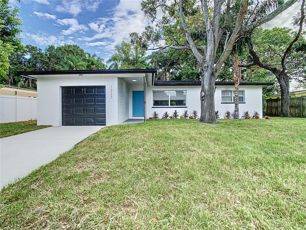 1323 LADY MARION LANE DUNEDIN, FL 34698