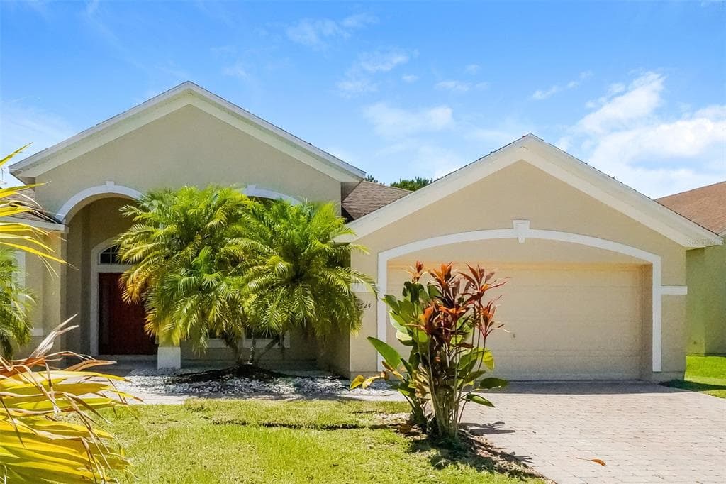 2724 PATRICIAN CIRCLE KISSIMMEE, FL 34746