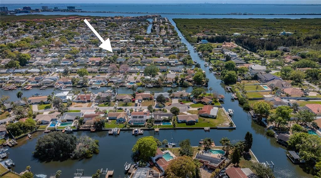 8716 ELMWOOD LANE TAMPA, FL 33615