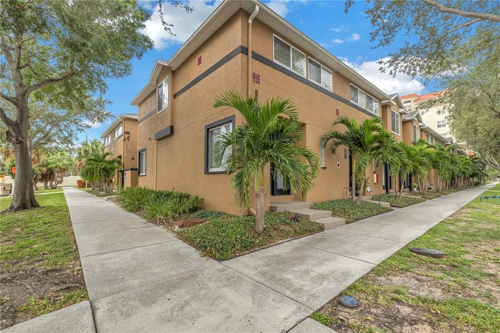 724 4TH AVENUE S UNIT 10 ST PETERSBURG, FL 33701