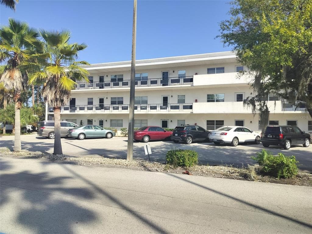 100 EL CAMINO DRIVE UNIT 111 WINTER HAVEN, FL 33884