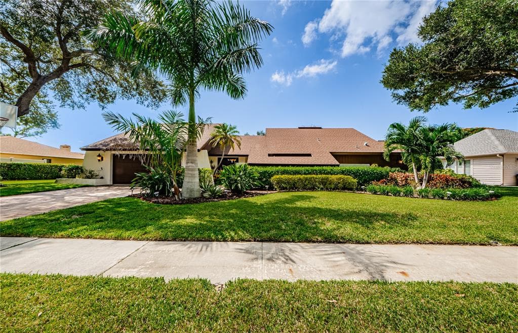 10664 BARDES COURT LARGO, FL 33777