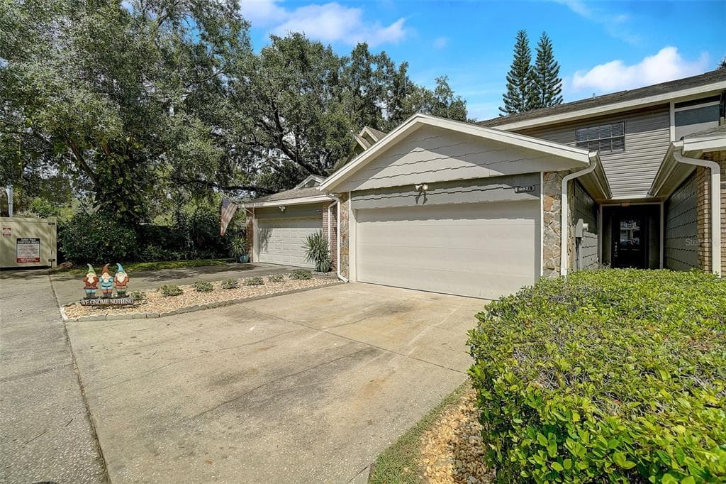9821 BROWNSTONE DRIVE TAMPA, FL 33612