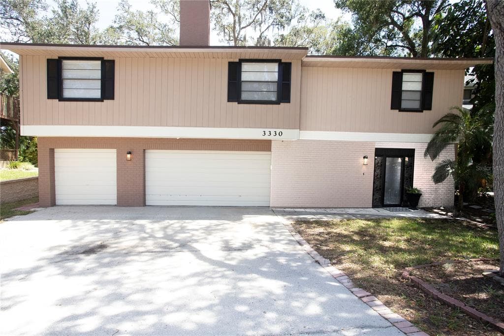 3330 BRIARWOOD CIRCLE