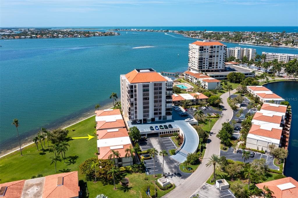 6291 BAHIA DEL MAR CIR UNIT 105 ST PETERSBURG, FL 33715