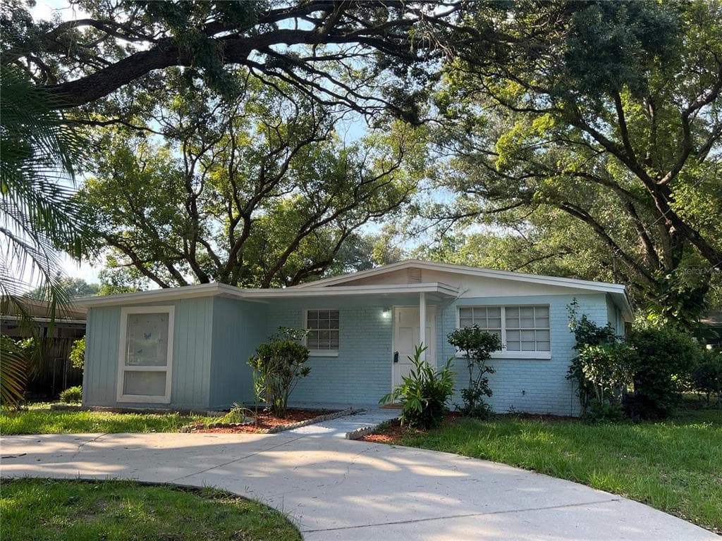 2909 W HENRY AVENUE TAMPA, FL 33614