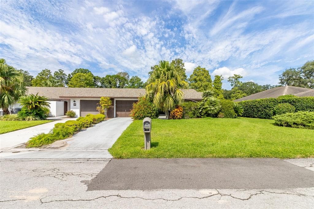 27 HUNTLEY COURT HAINES CITY, FL 33844