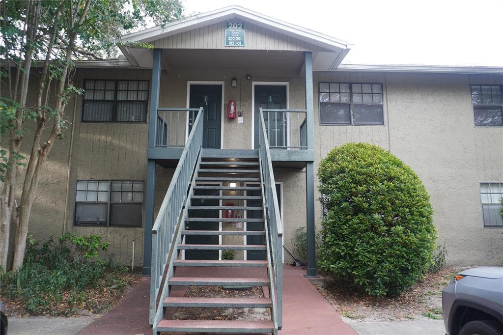 202 PINE TULIP COURT UNIT 201 TAMPA, FL 33612