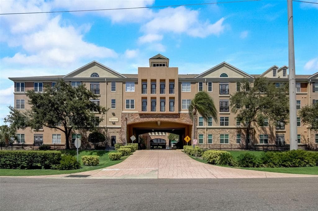 4221 W SPRUCE STREET UNIT 1427 TAMPA, FL 33607