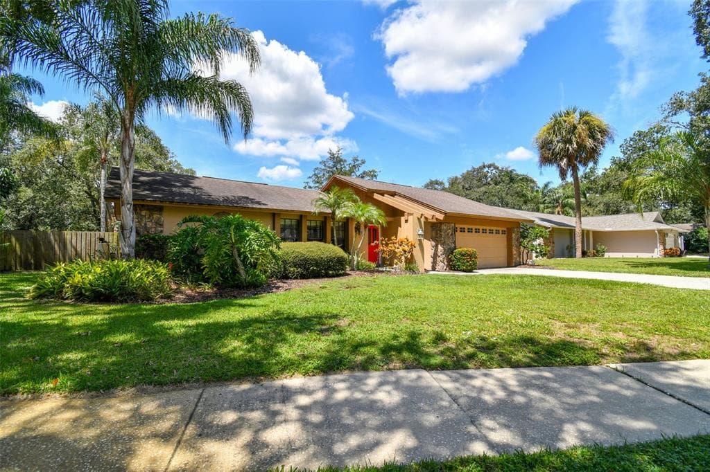 440 OAK CREEK LANE PALM HARBOR, FL 34684