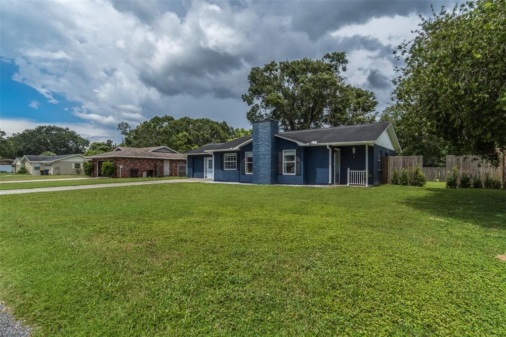 2325 YORK PLACE LAKELAND, FL 33810