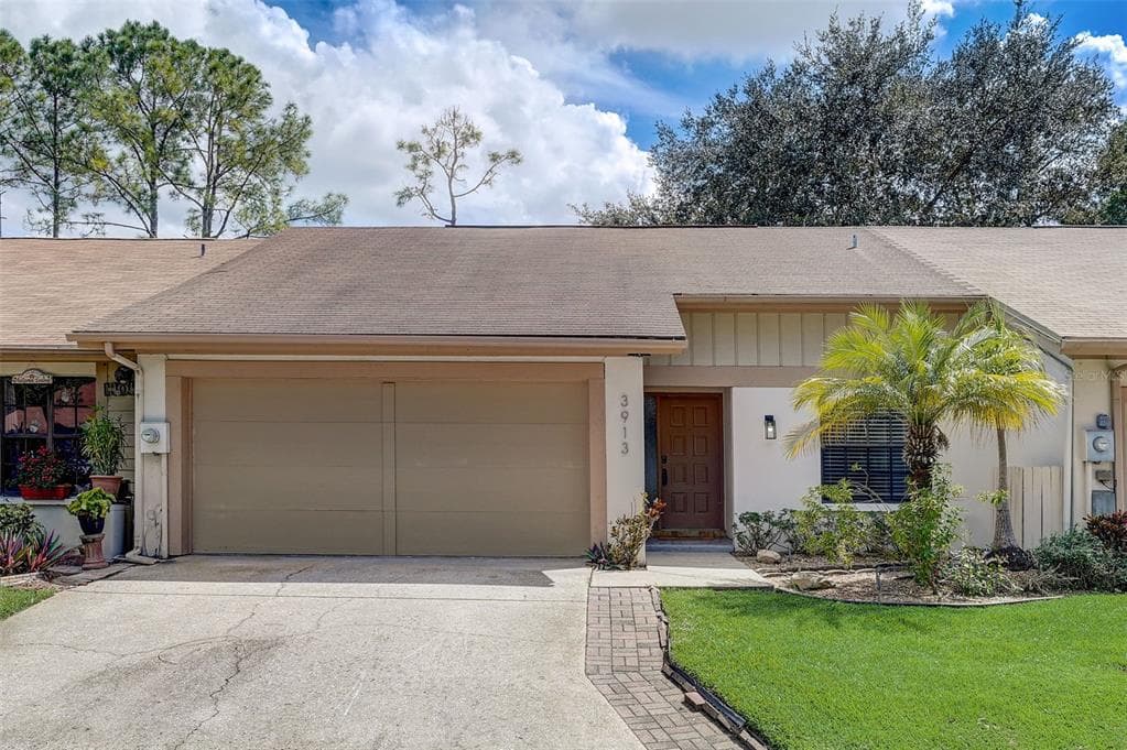 3913 SHORESIDE CIRCLE