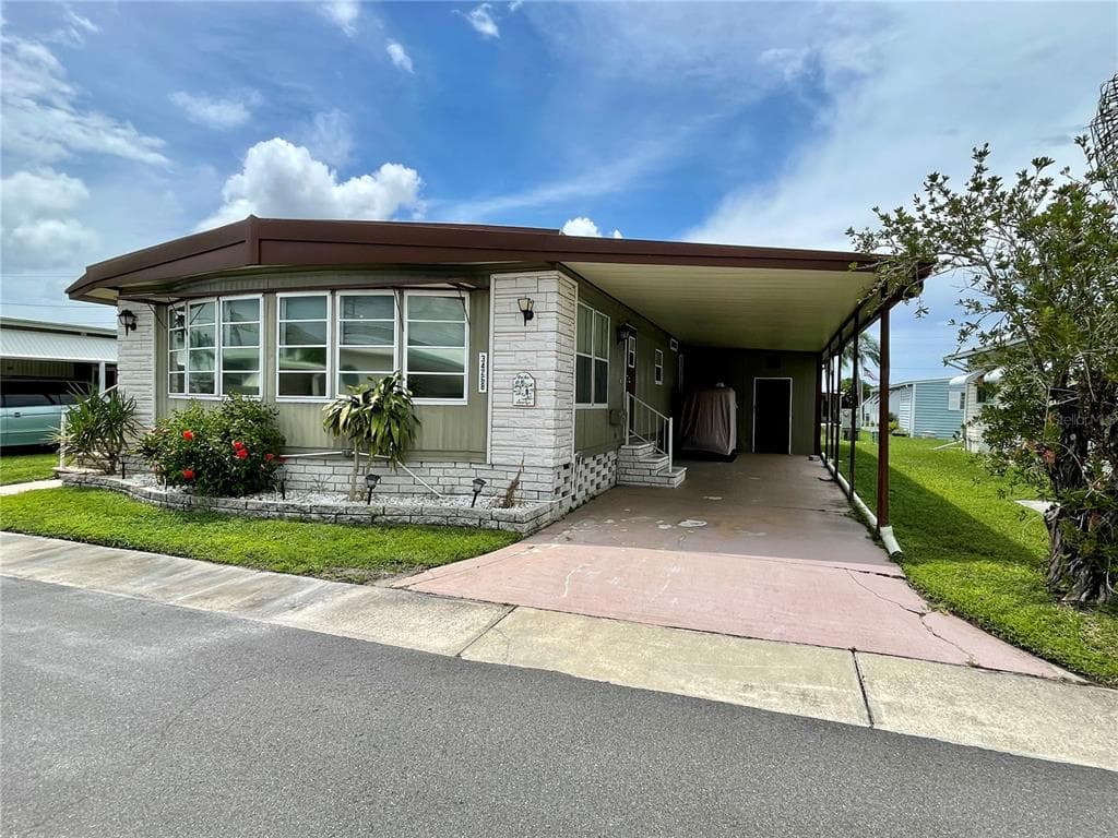 34268 LAKE DRIVE N PINELLAS PARK, FL 33781