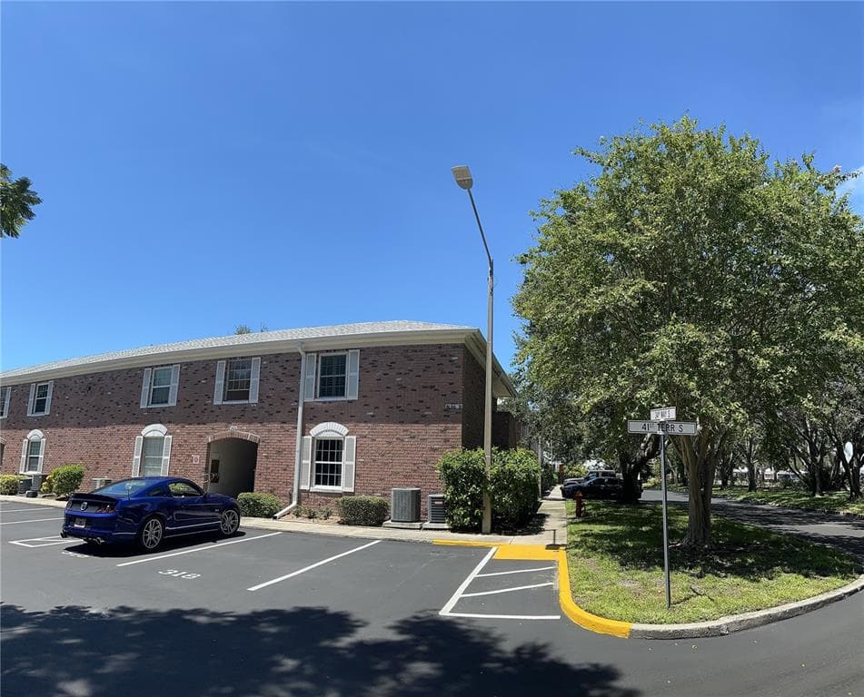 3425 41ST TERRACE S UNIT 202 ST PETERSBURG, FL 33711