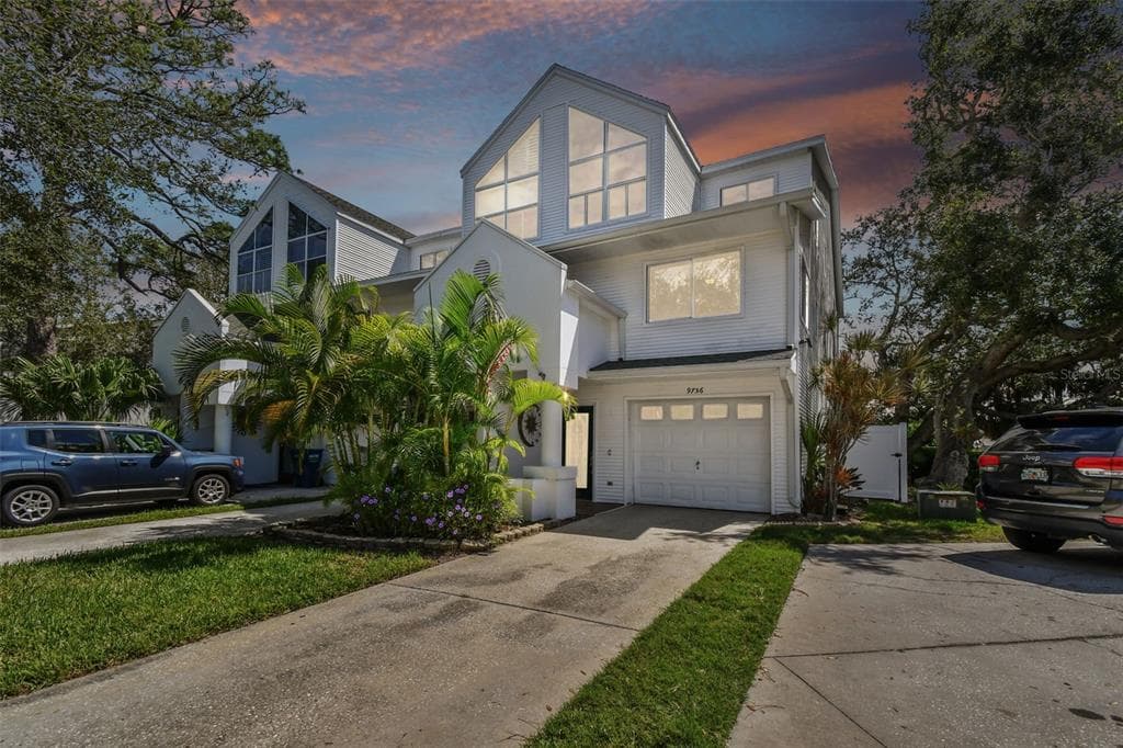 9756 INDIAN KEY TRAIL UNIT 107 SEMINOLE, FL 33776