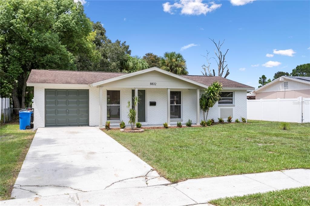 8832 AUBURN WAY TAMPA, FL 33615