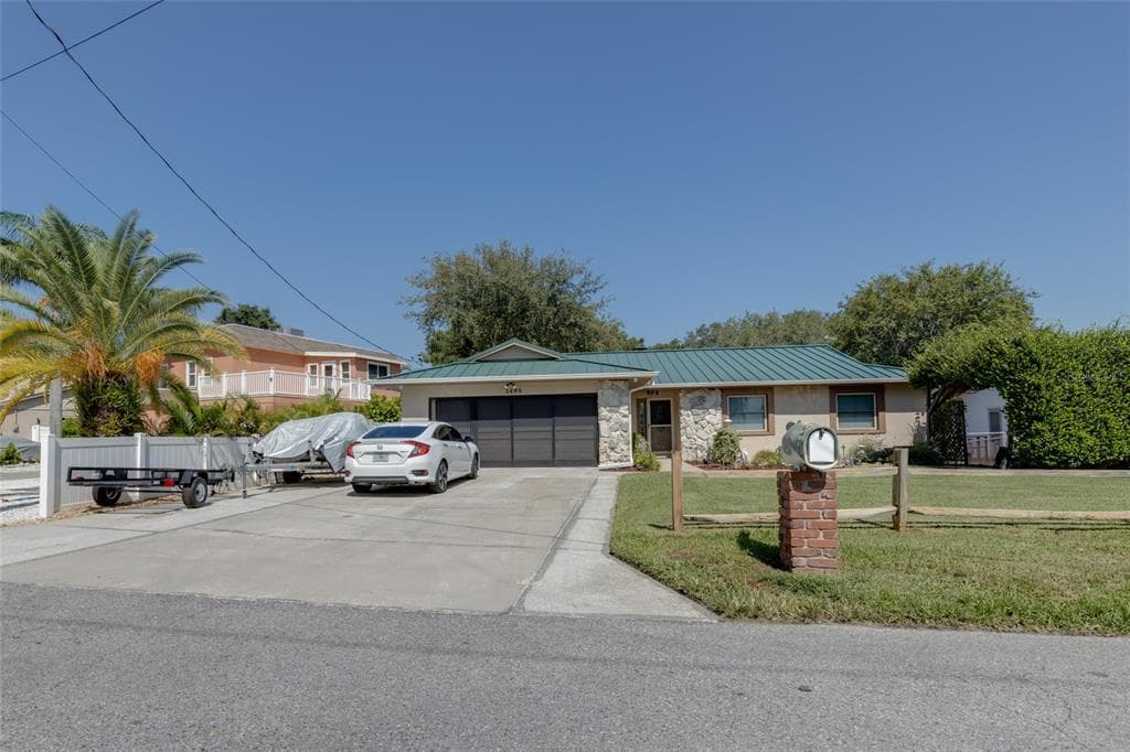 1498 BIG BASS DRIVE TARPON SPRINGS, FL 34688