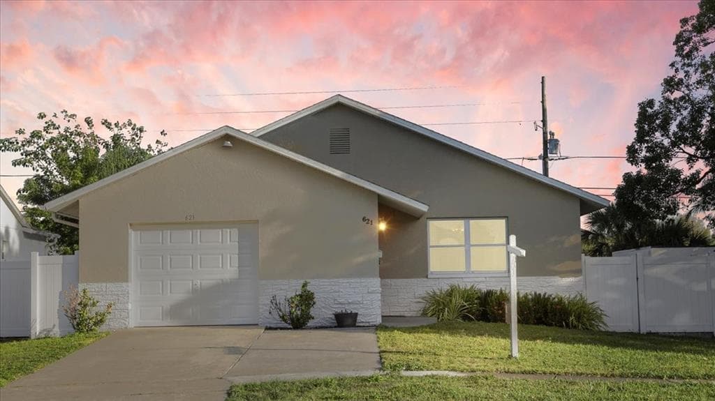 621 86TH AVENUE N ST PETERSBURG, FL 33702