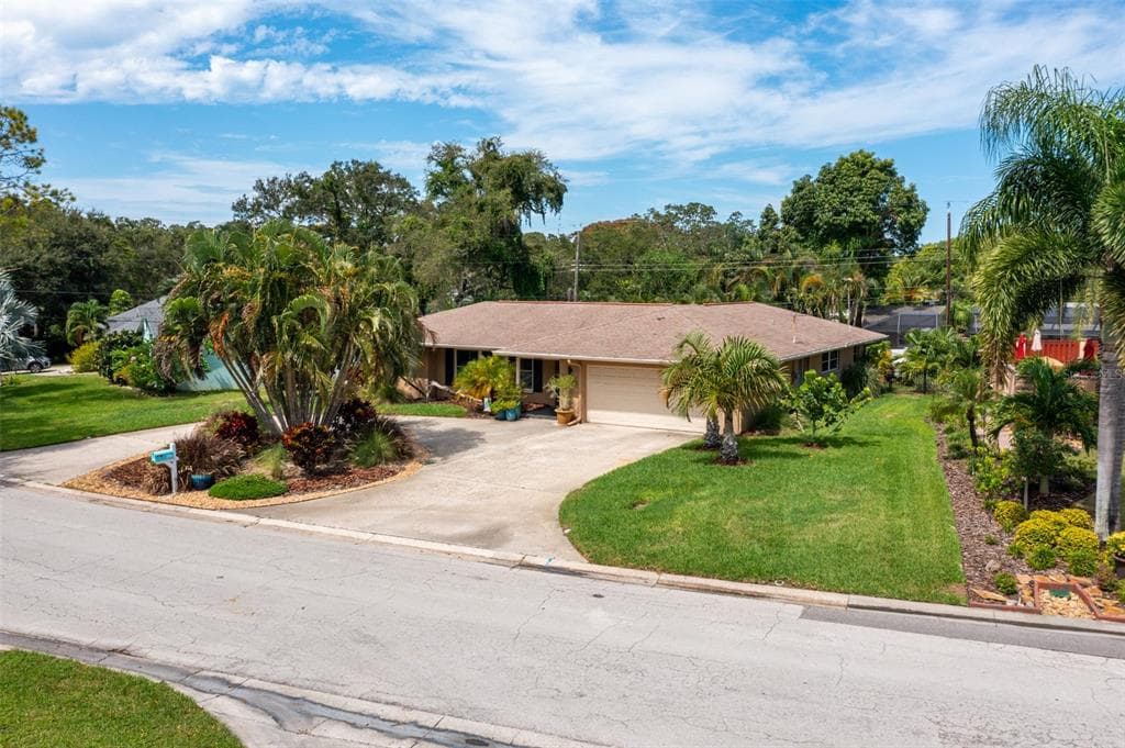 2306 JONES DR DUNEDIN, FL 34698