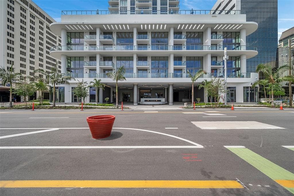 301 1ST STREET S UNIT 205 ST PETERSBURG, FL 33701
