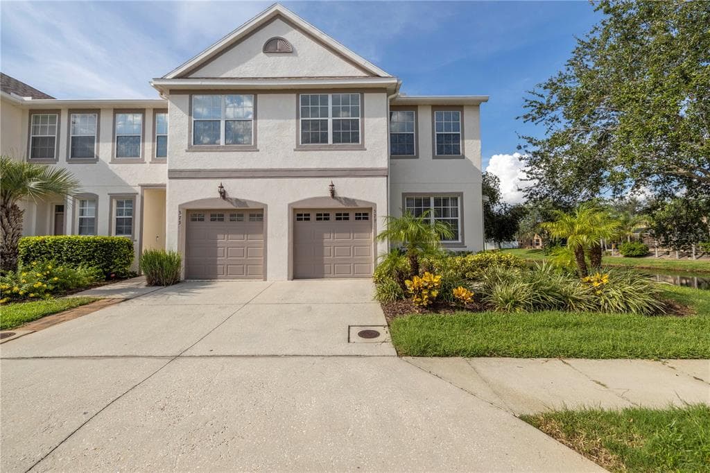 579 SHOREHAM COURT NE ST PETERSBURG, FL 33716
