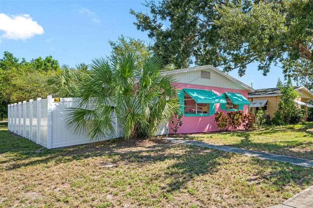 699 71ST AVENUE N ST PETERSBURG, FL 33702