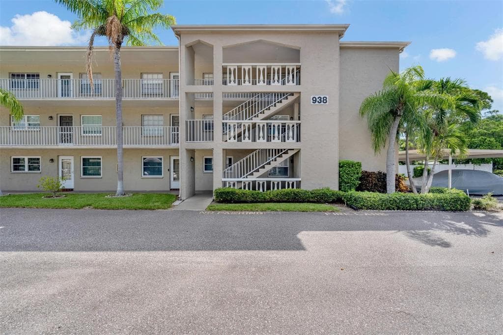 938 VIRGINIA STREET UNIT 208 DUNEDIN, FL 34698