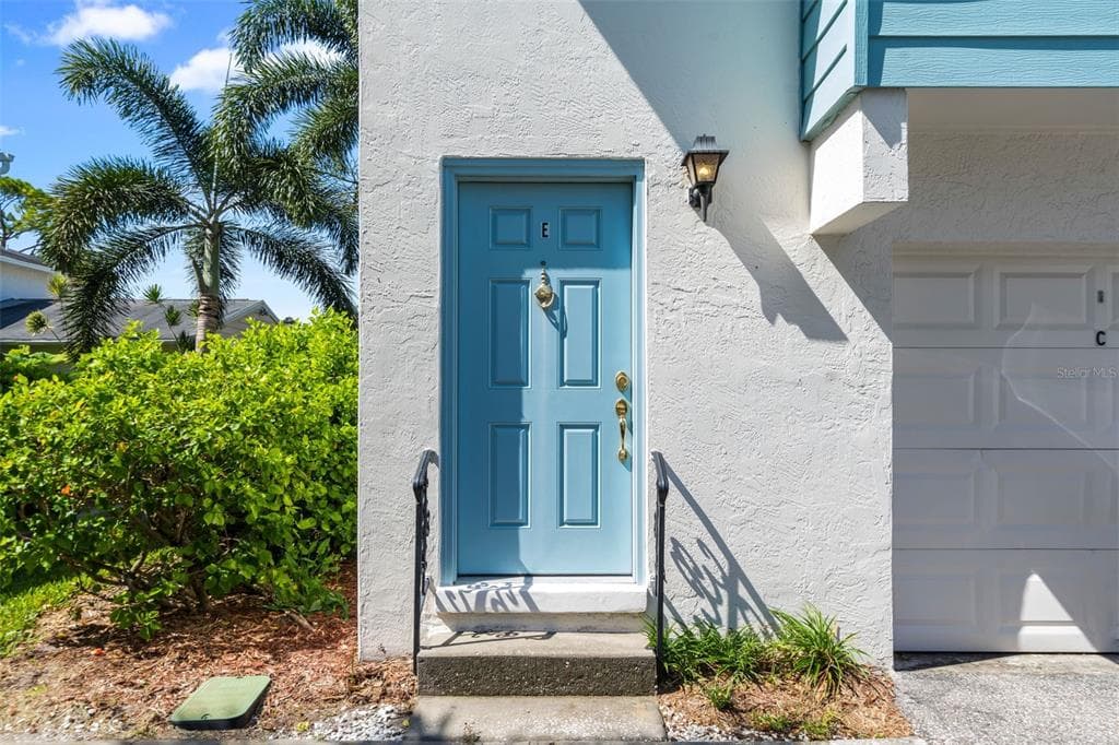 3247 38TH WAY S UNIT E ST PETERSBURG, FL 33711