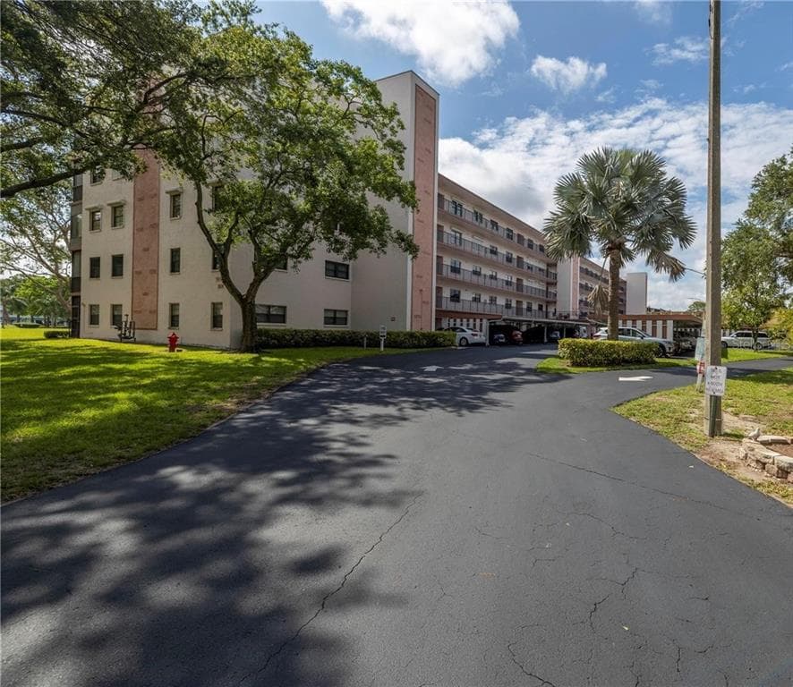 8174 TERRACE GARDEN DRIVE N UNIT 407 ST PETERSBURG, FL 33709