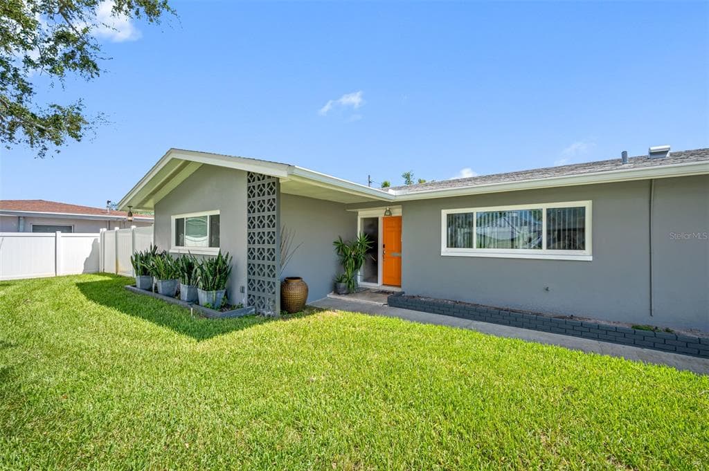 2580 W BAY ISLE DRIVE SE ST PETERSBURG, FL 33705