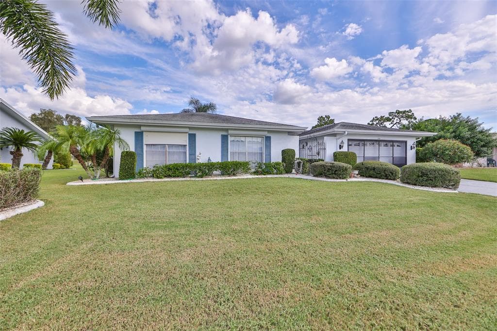233 AMESBURY CIRCLE SUN CITY CENTER, FL 33573