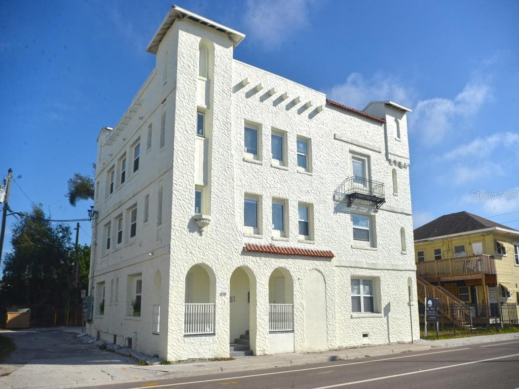 409 8TH STREET N UNIT 10 ST PETERSBURG, FL 33701