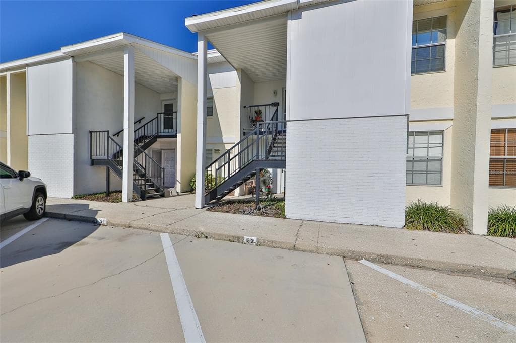 3815 N OAK DRIVE UNIT G52 TAMPA, FL 33611