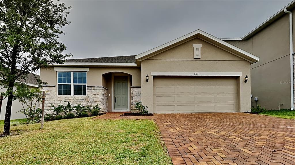 693 BLACKSTONE STREET MINNEOLA, FL 34715