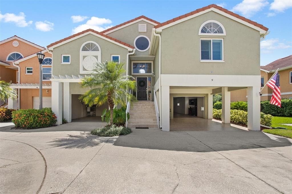 9 JEFFERSON COURT S ST PETERSBURG, FL 33711