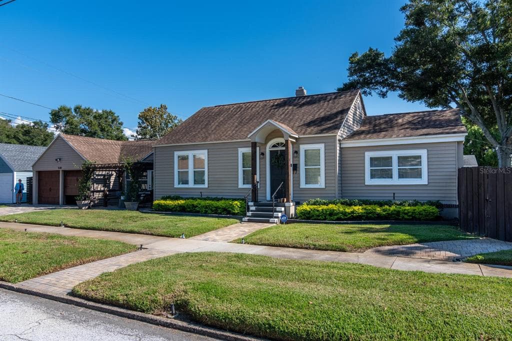 1530 24TH AVENUE N ST PETERSBURG, FL 33704