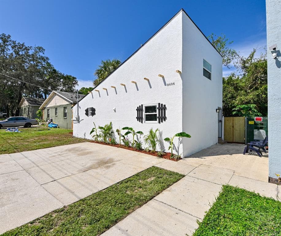 8606 N SEMMES STREET UNIT A TAMPA, FL 33604