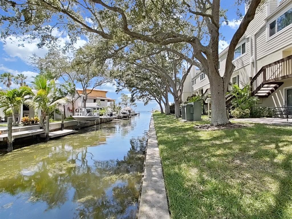 433 S PAULA DRIVE UNIT 20 DUNEDIN, FL 34698