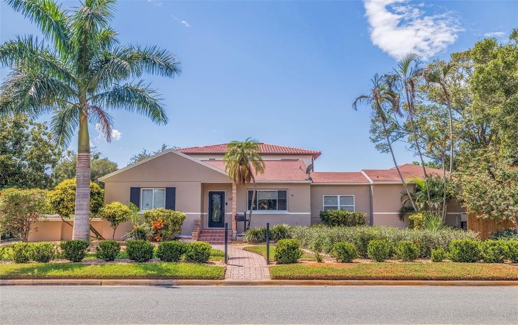 3300 LOCUST STREET NE ST PETERSBURG, FL 33704