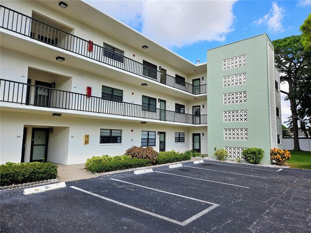 5980 TERRACE PARK DRIVE N UNIT 314 ST PETERSBURG, FL 33709