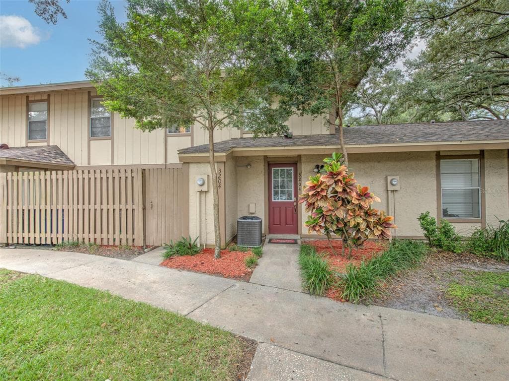 3204 DEER COURT BRANDON, FL 33511