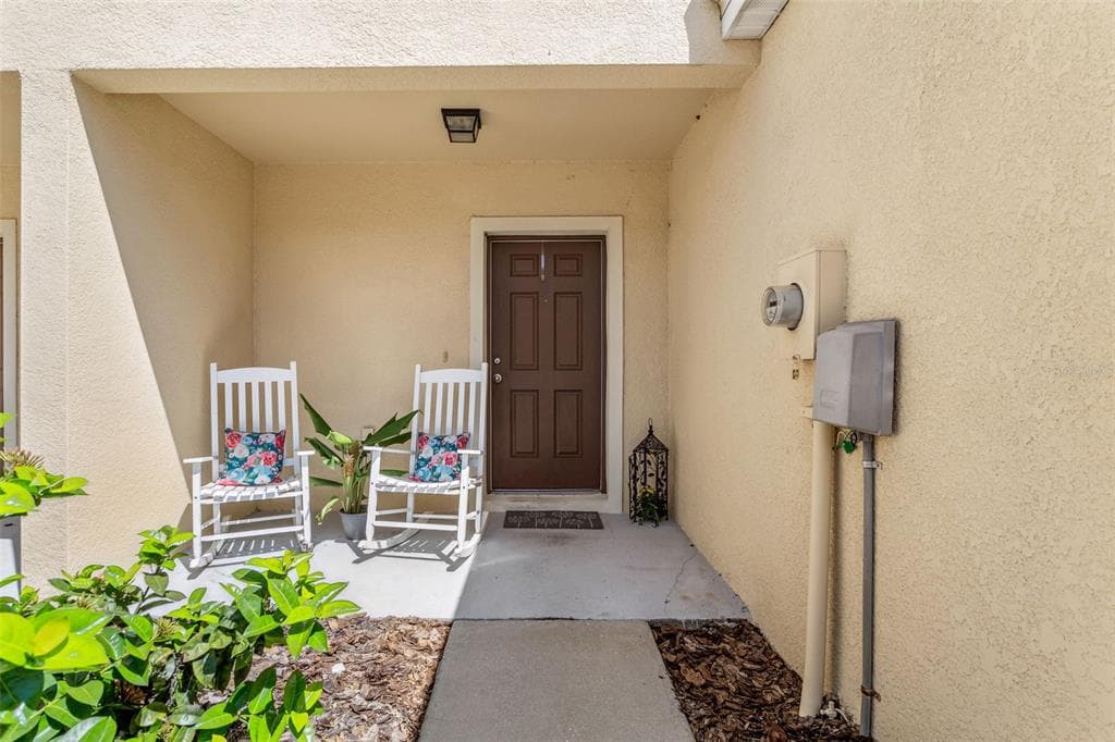 9977 HOUND CHASE DRIVE GIBSONTON, FL 33534