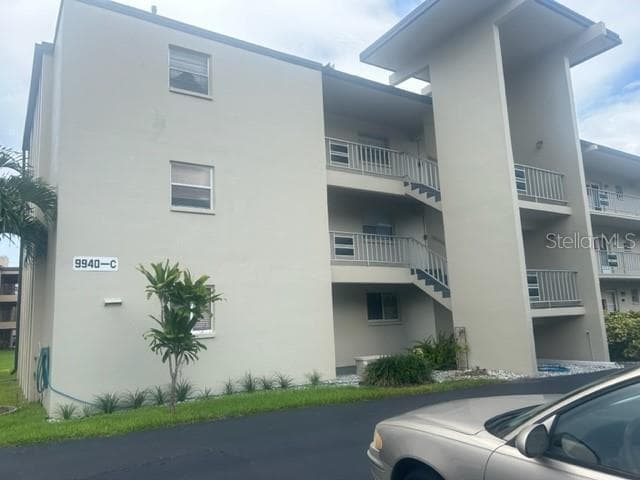9940 47TH AVENUE N UNIT 321 ST PETERSBURG, FL 33708