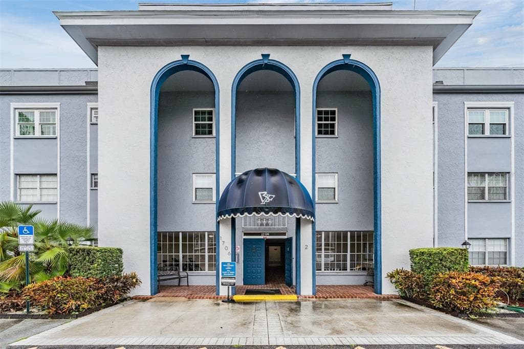 1706 BELLEAIR FOREST DRIVE UNIT 352 BELLEAIR, FL 33756