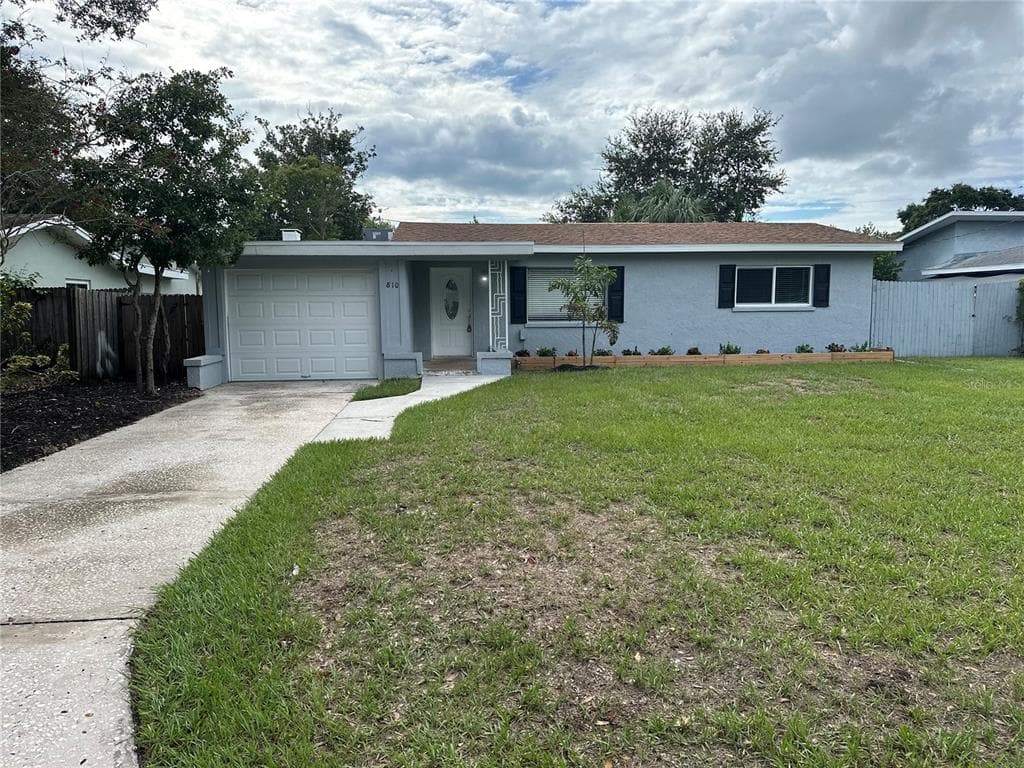 810 HELENA DRIVE LARGO, FL 33770