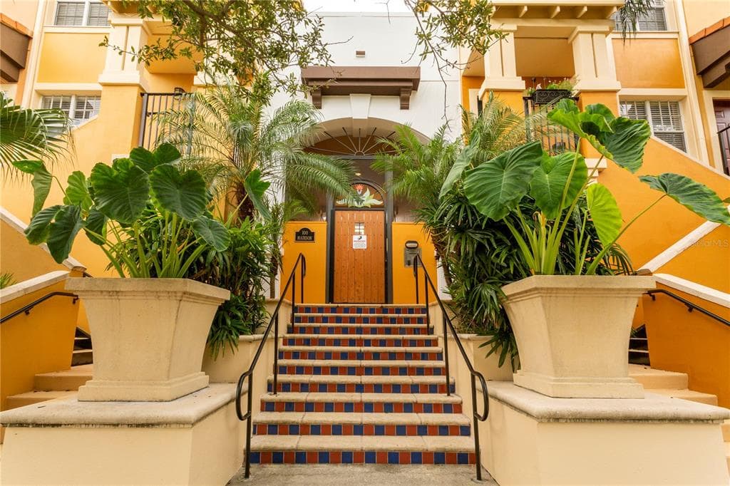 100 4TH AVENUE S UNIT 202 ST PETERSBURG, FL 33701