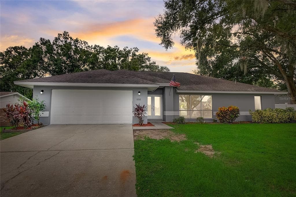 3757 E LAKE DRIVE LAND O LAKES, FL 34639