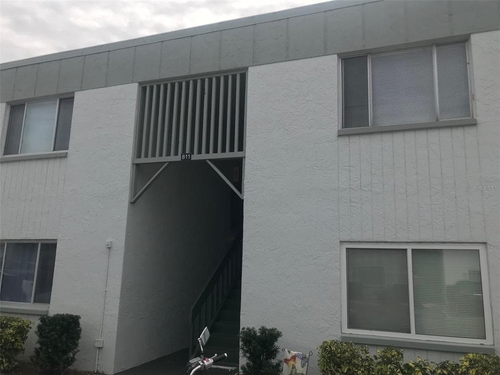 811 N KEENE ROAD UNIT V-7 CLEARWATER, FL 33755