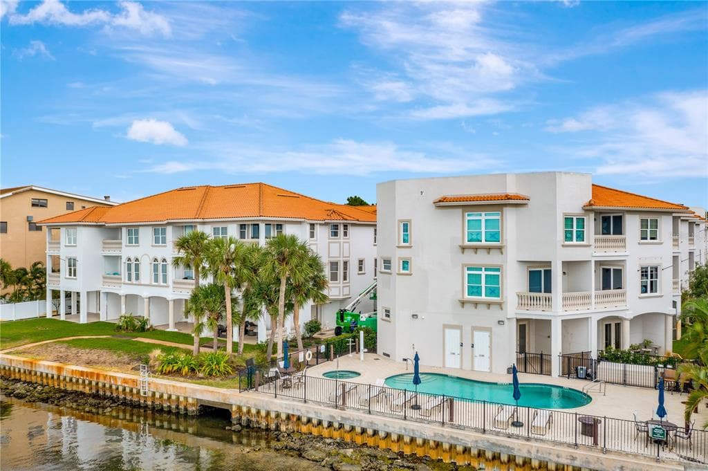 1340 BAYSHORE BOULEVARD UNIT 303 DUNEDIN, FL 34698