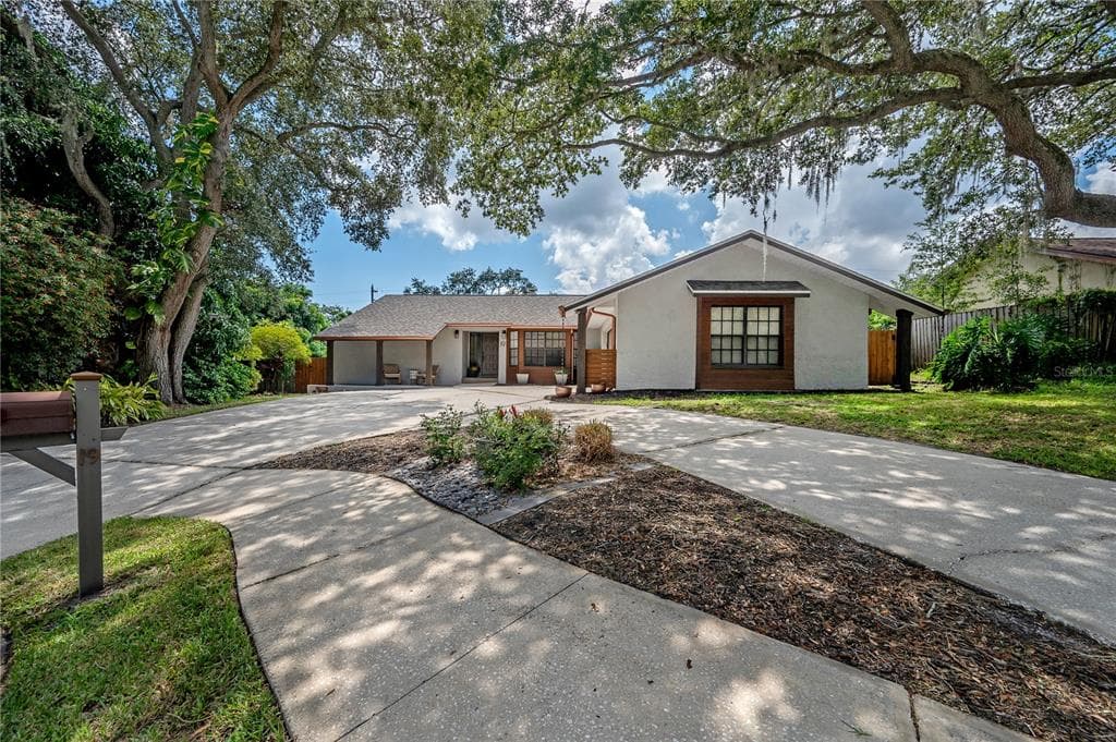 19 SUMMIT LANE SAFETY HARBOR, FL 34695